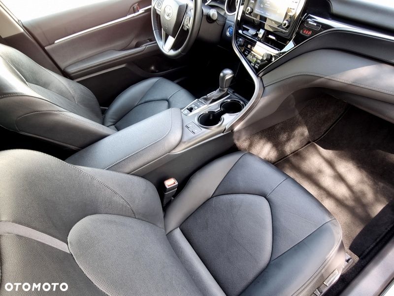 Toyota Camry - 21