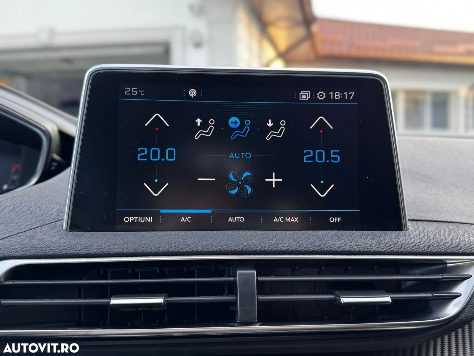 Peugeot 3008 1.2 PureTech Turbo S&S EAT8 Allure - 25