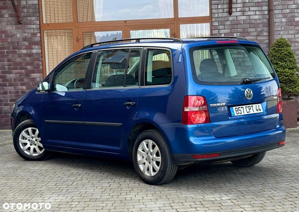 Volkswagen Touran - 12