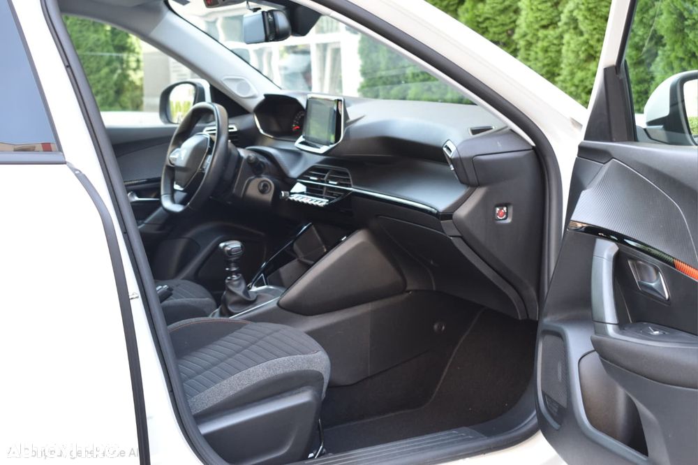 Peugeot 2008 - 8