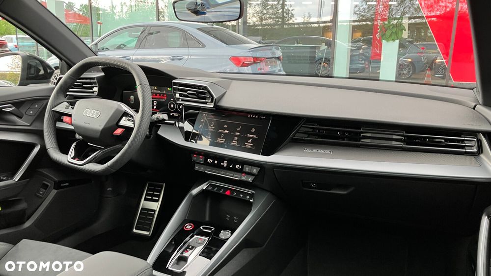 Audi RS3 Limousine - 12