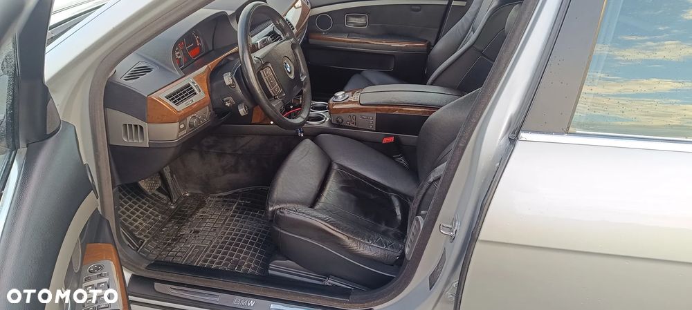 BMW Seria 7 745i - 13