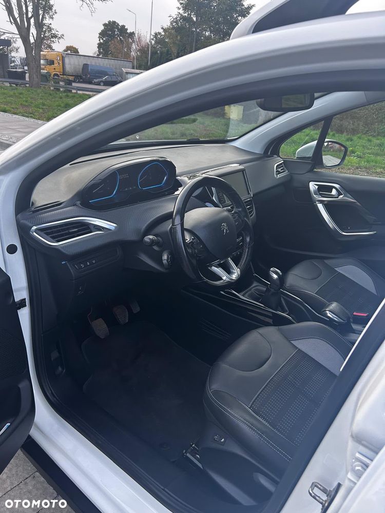 Peugeot 2008 Blue-HDi FAP 100 STOP & START Style - 8