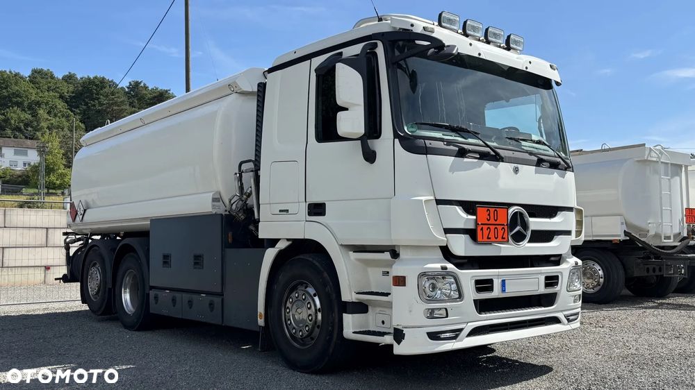 Mercedes-Benz Arocs - 17