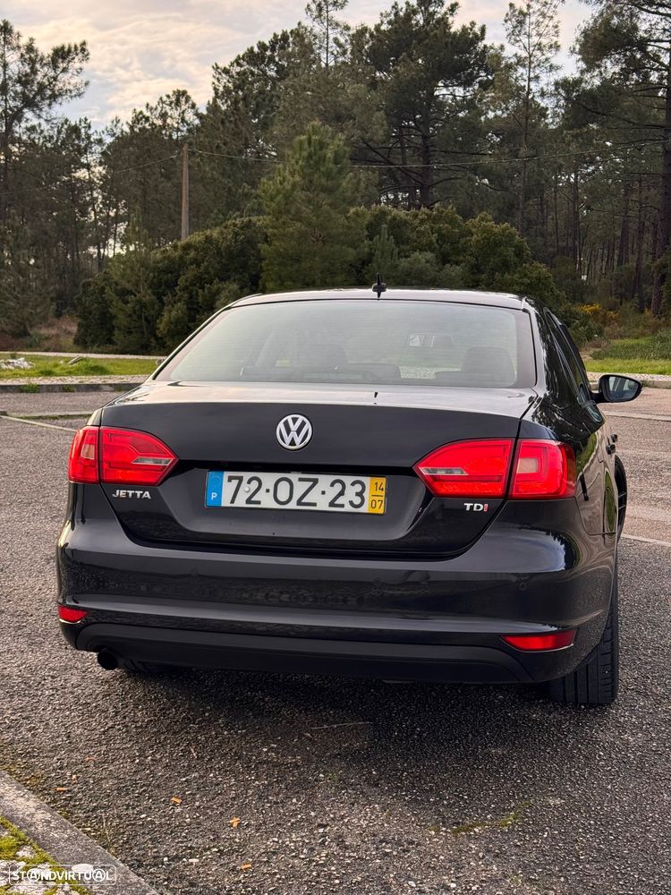 VW Jetta 1.6 TDi Highline DSG - 3