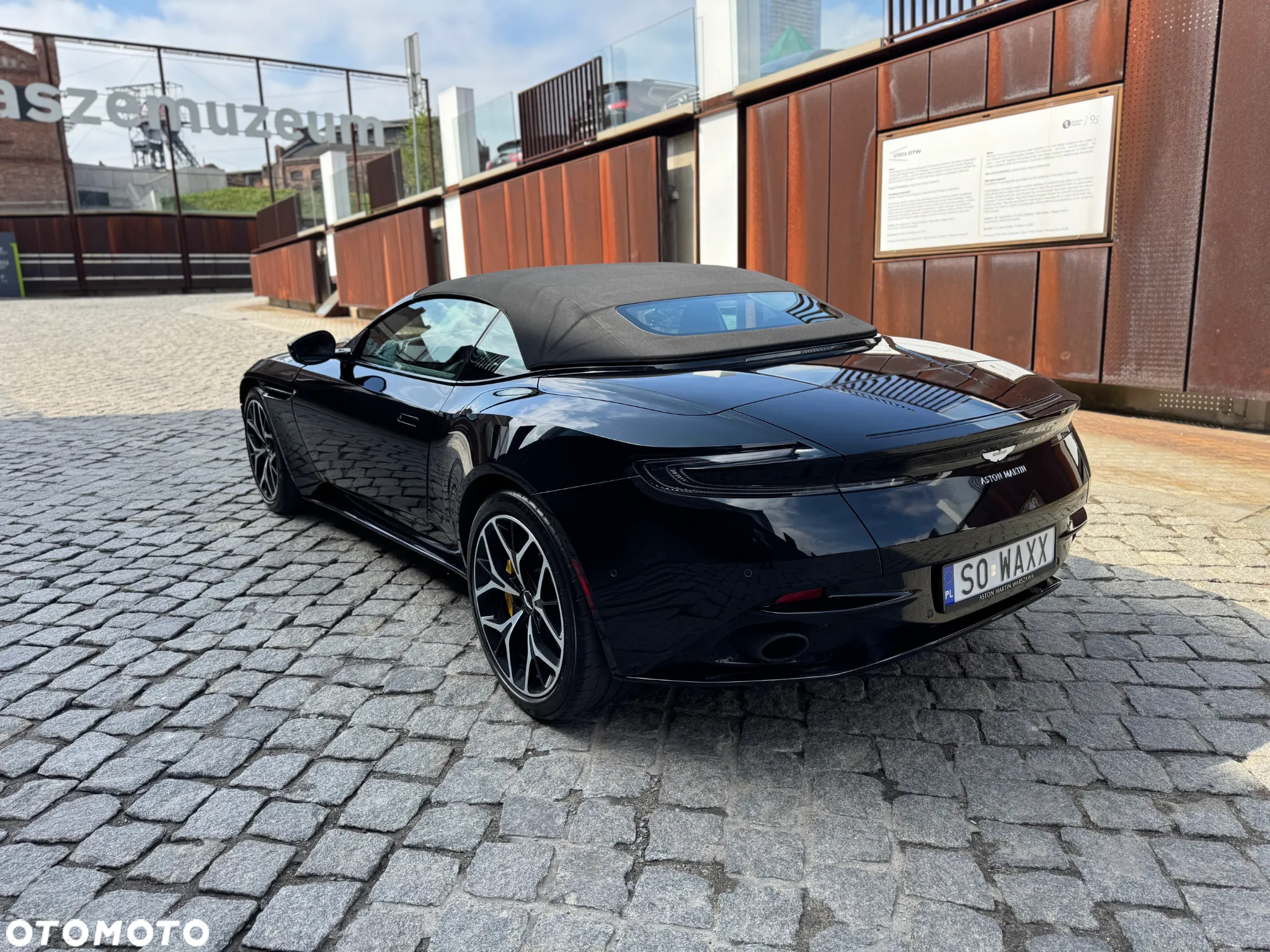Aston Martin DB11 - 22