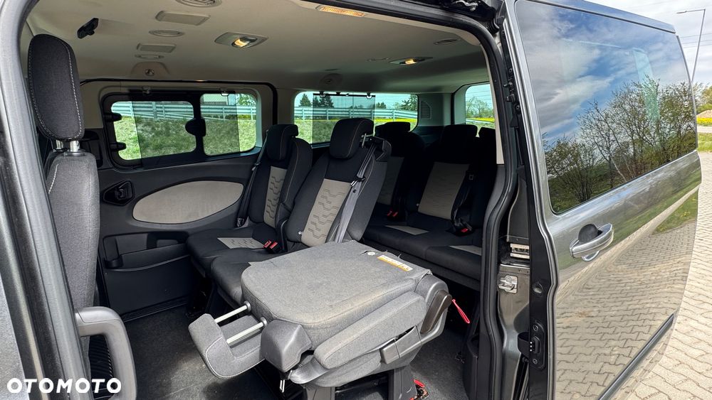 Ford Tourneo Custom - 11