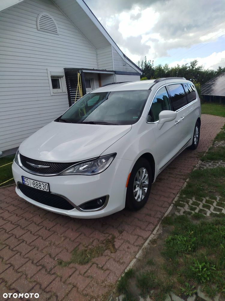 Chrysler Pacifica - 1