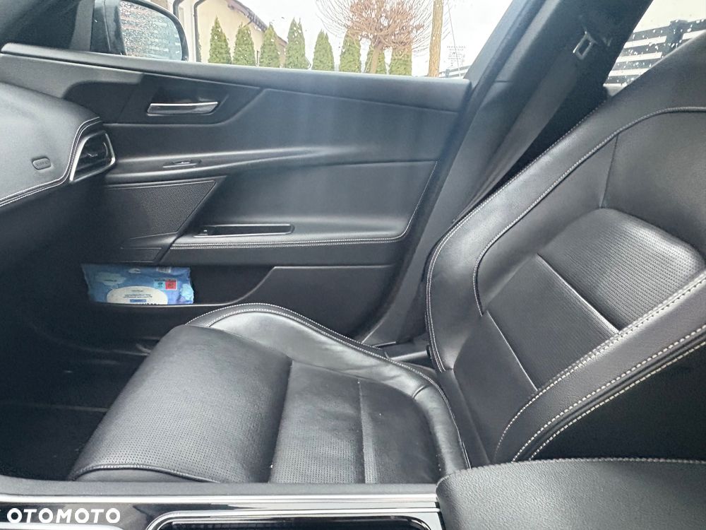Jaguar XE 25t R-Sport - 22