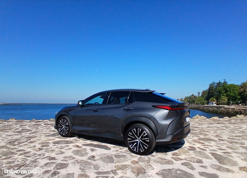 Lexus RZ 300e Premium - 11