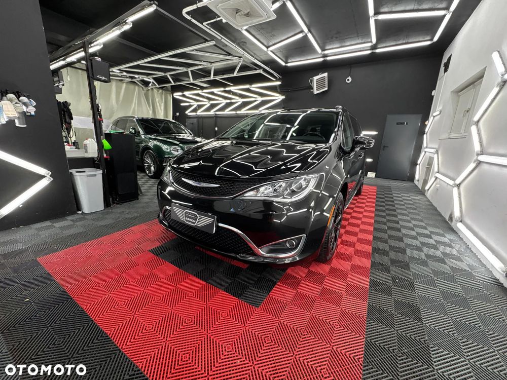 Chrysler Pacifica - 20