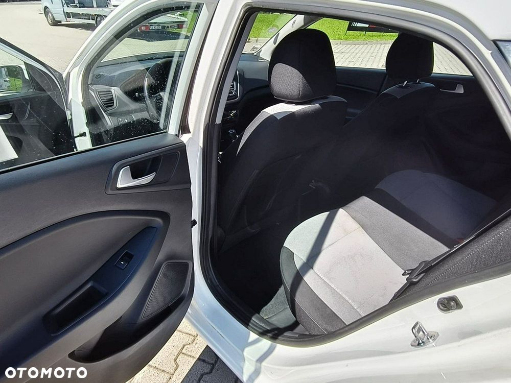 Hyundai i20 - 15