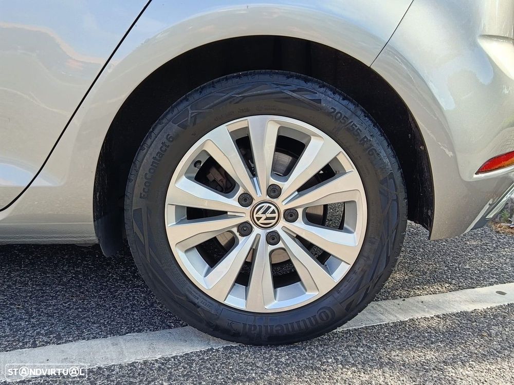 VW Golf 1.6 TDI Confortline - 11