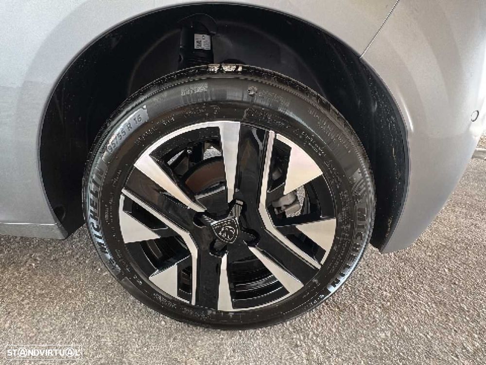 Peugeot 208 - 11