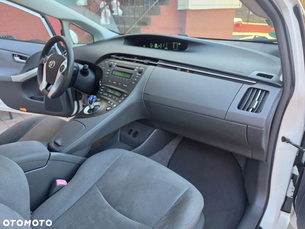 Toyota Prius (Hybrid) - 15