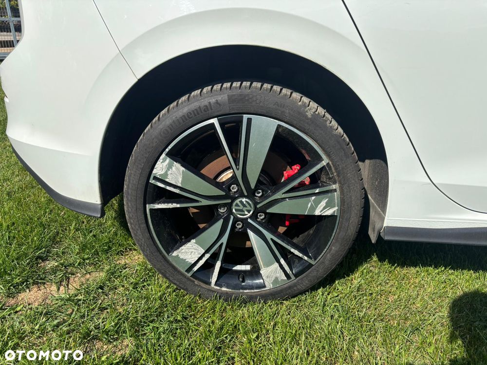 Volkswagen Golf - 26