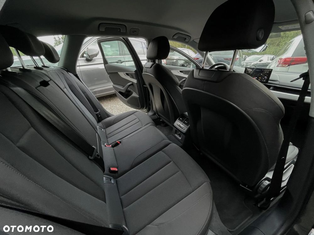 Audi A4 Avant 40 TFSI S tronic - 16