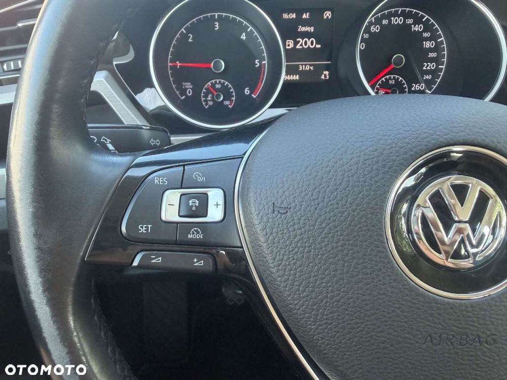 Volkswagen Touran - 18