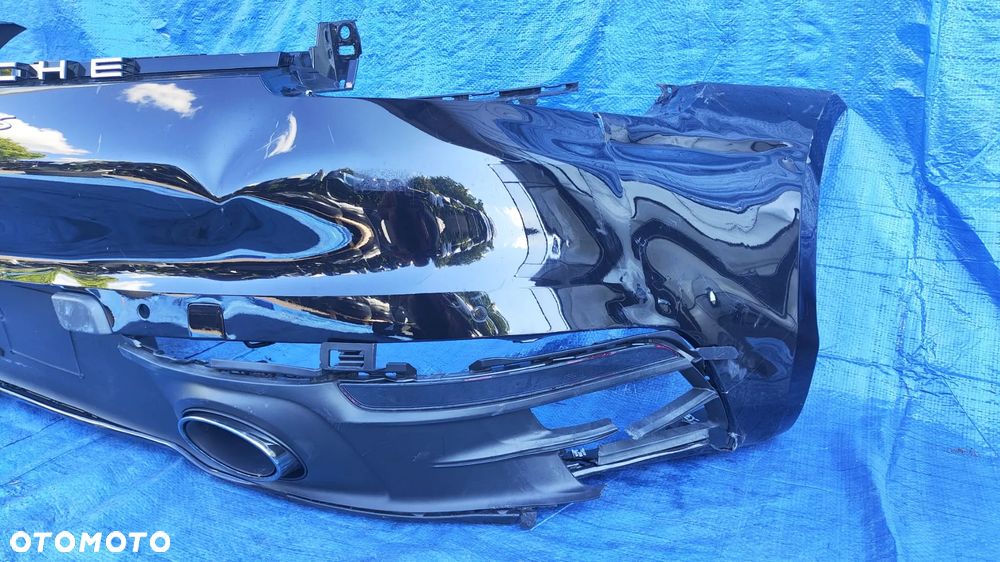 ZDERZAK TYŁ TYLNY CZARNY NA CZĘŚCI KOŃCÓWKA WYDECHU TŁUMIKA BLENDA EMBLEMAT NAPIS ODBLASK CZUJNIK COFANIA PDC ZAŚLEPKA HAKA SPOILER DYFUZOR PORSCHE 911 992 CARRERA S - 7