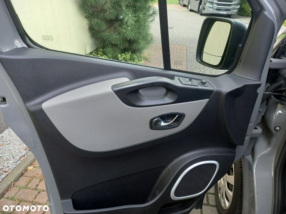 Renault Trafic - 25
