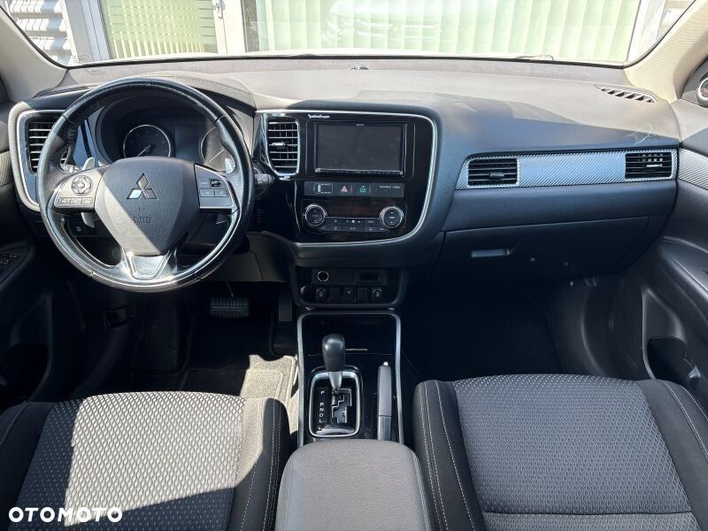 Mitsubishi Outlander 2.0 Instyle + 4WD CVT - 3