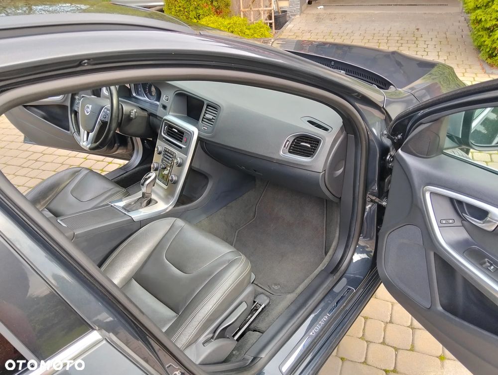 Volvo V60 D2 Momentum - 12