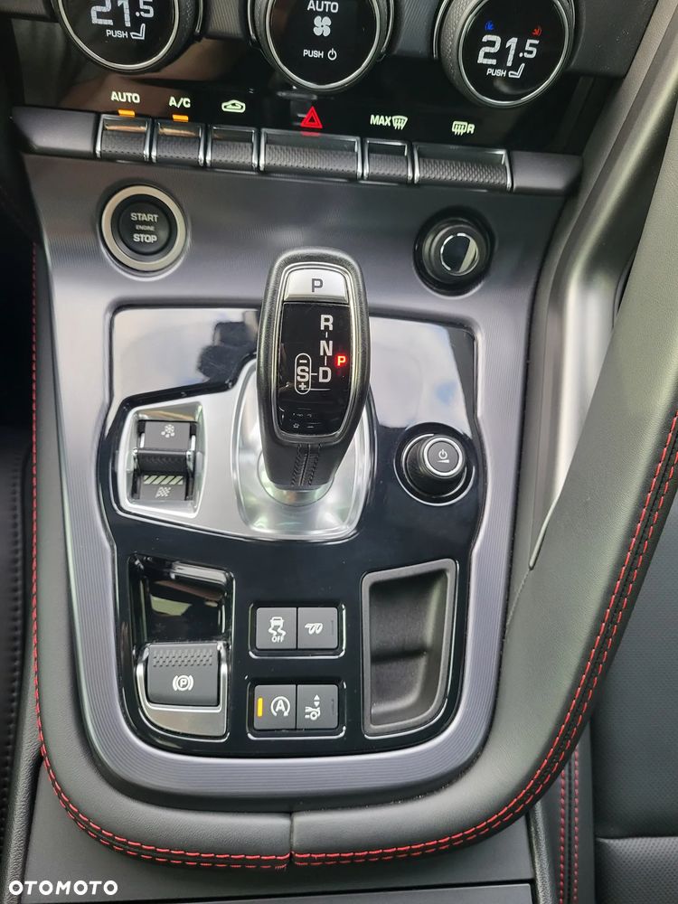 Jaguar F-Type P575 AWD R - 26