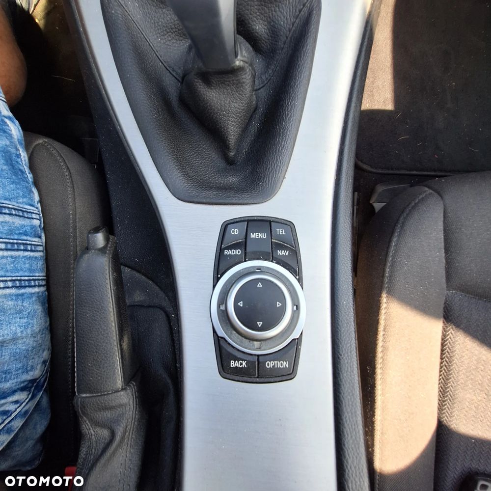 BMW Seria 3 318i Touring - 15