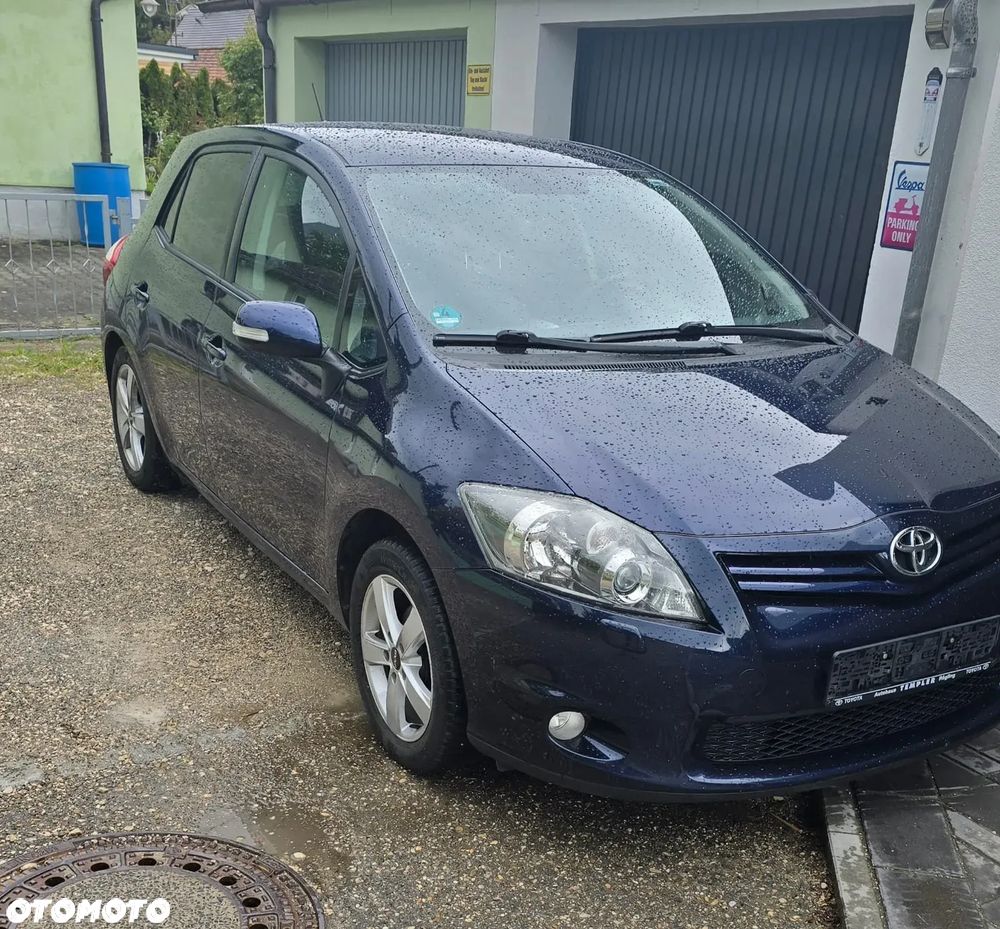 Toyota Auris 1.6 Premium + - 2