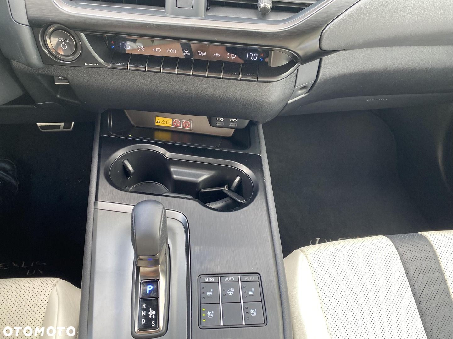 Lexus UX 300h F Sport - 21