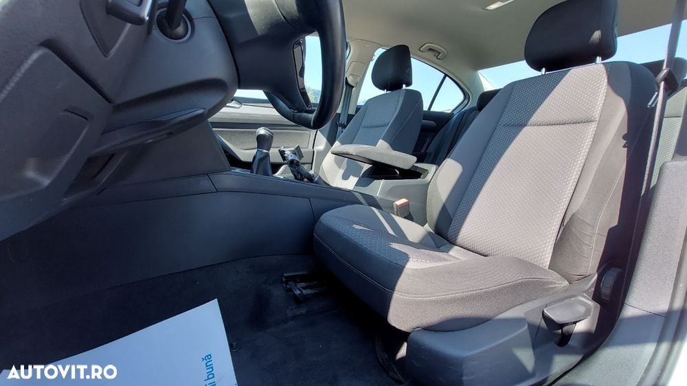 Volkswagen Passat - 11