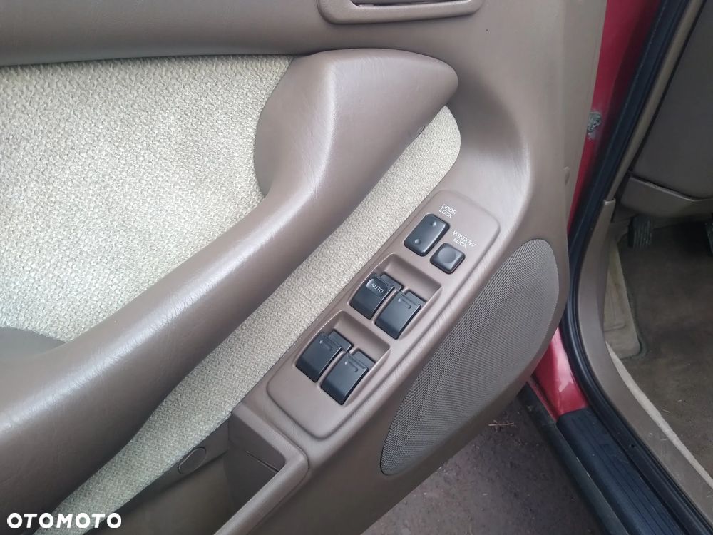 Toyota Camry 3.0 V6 LE - 23