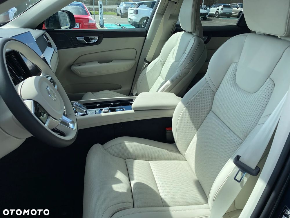 Volvo XC 60 B5 B AWD Plus Dark - 9