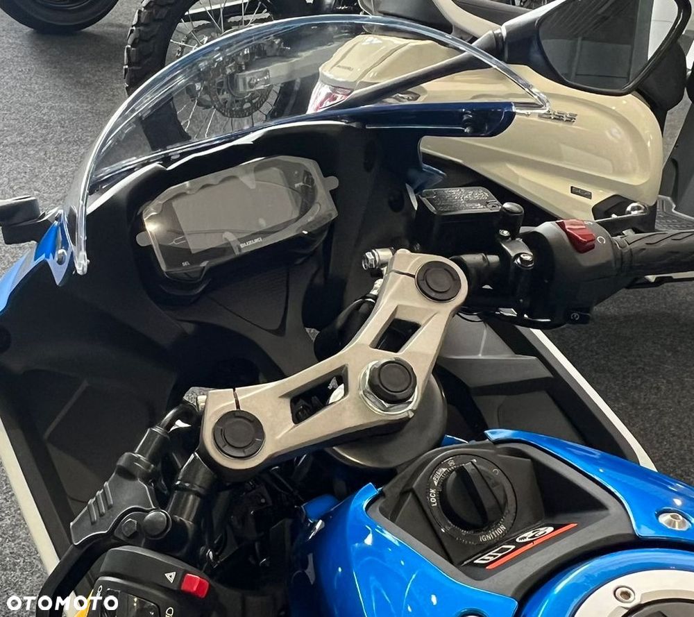 Suzuki GSX-R - 15