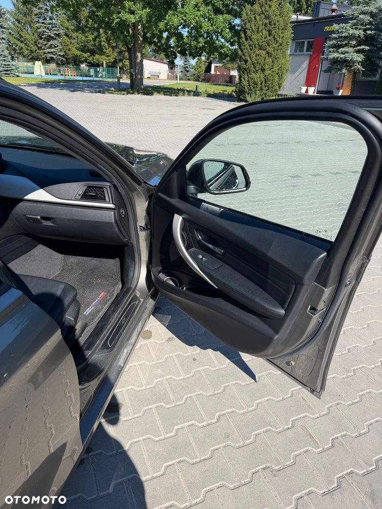 BMW Seria 3 320d Efficient Dynamics Sport Line - 14