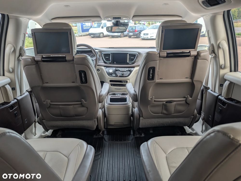 Chrysler Pacifica - 15
