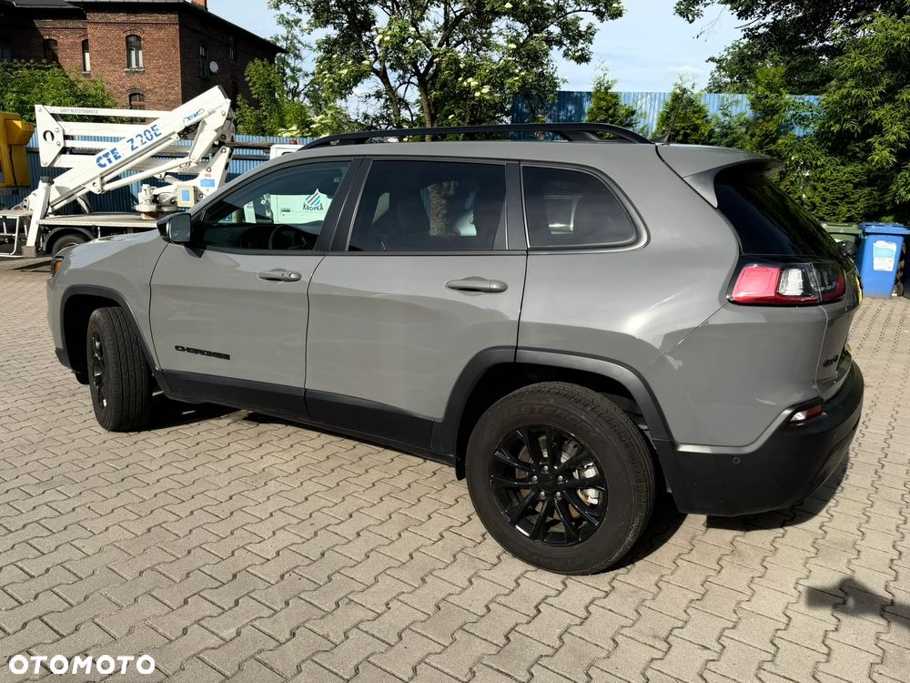 Jeep Cherokee - 16