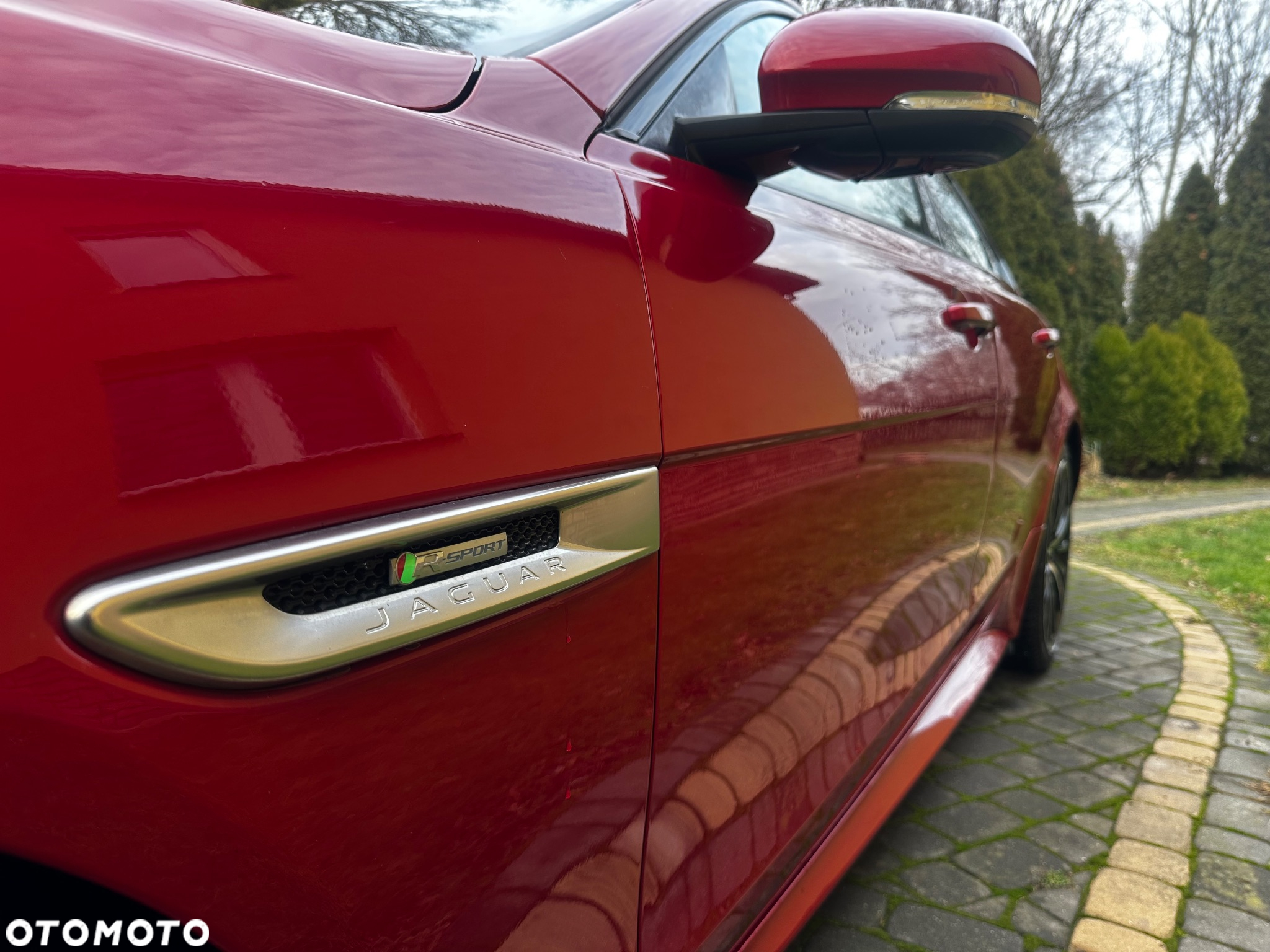 Jaguar XE 2.0 D R-Sport - 8