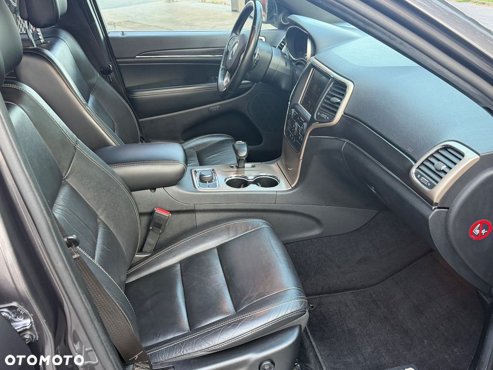 Jeep Grand Cherokee - 31