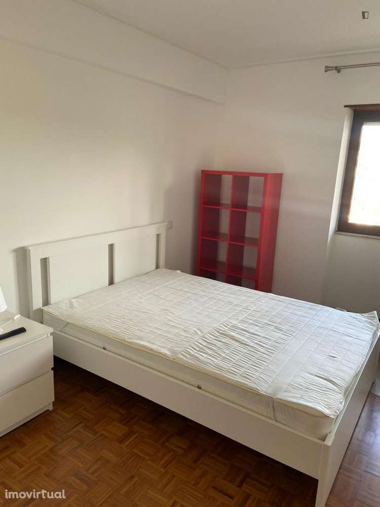 Quarto - localizado em Coimbra - Grande imagem: 5/13