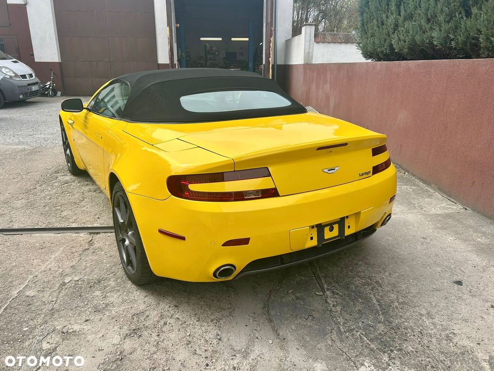 Aston Martin V8 Vantage - 2