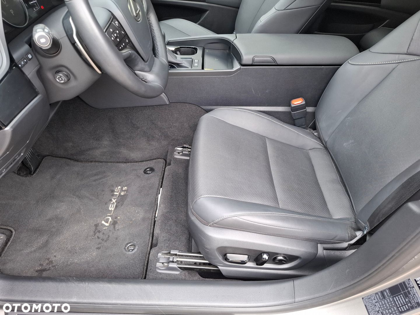 Lexus ES - 14