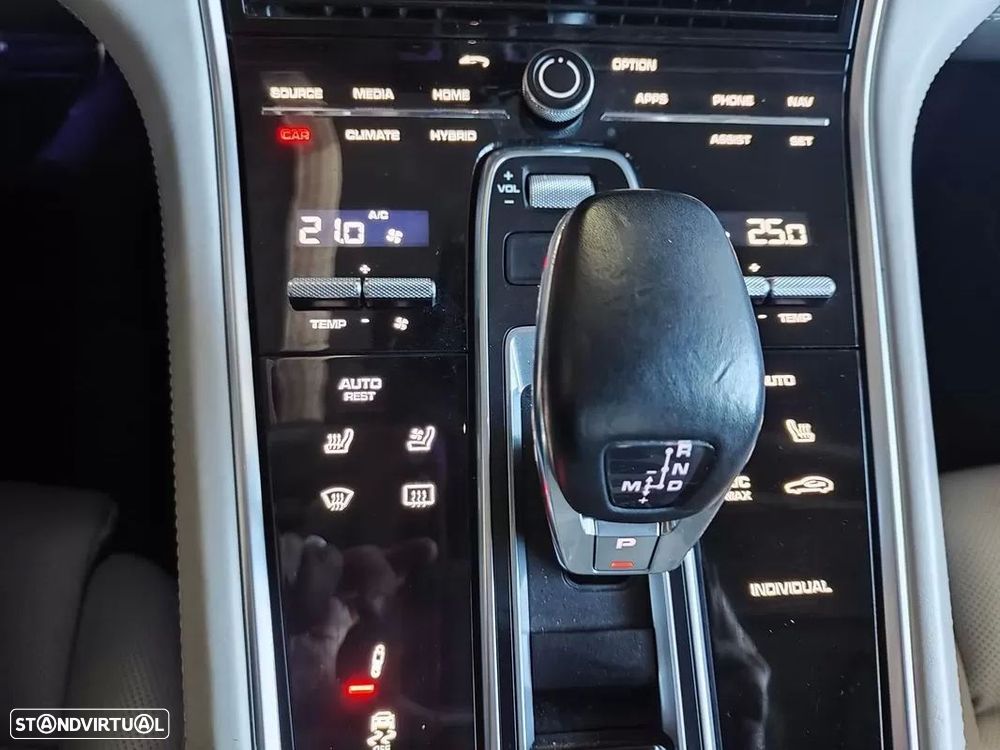 Porsche Panamera 4 E-Hybrid Platinum Edition - 43