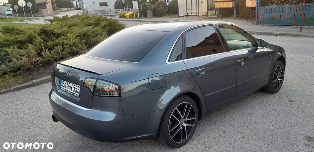Audi A4 Limousine - 8
