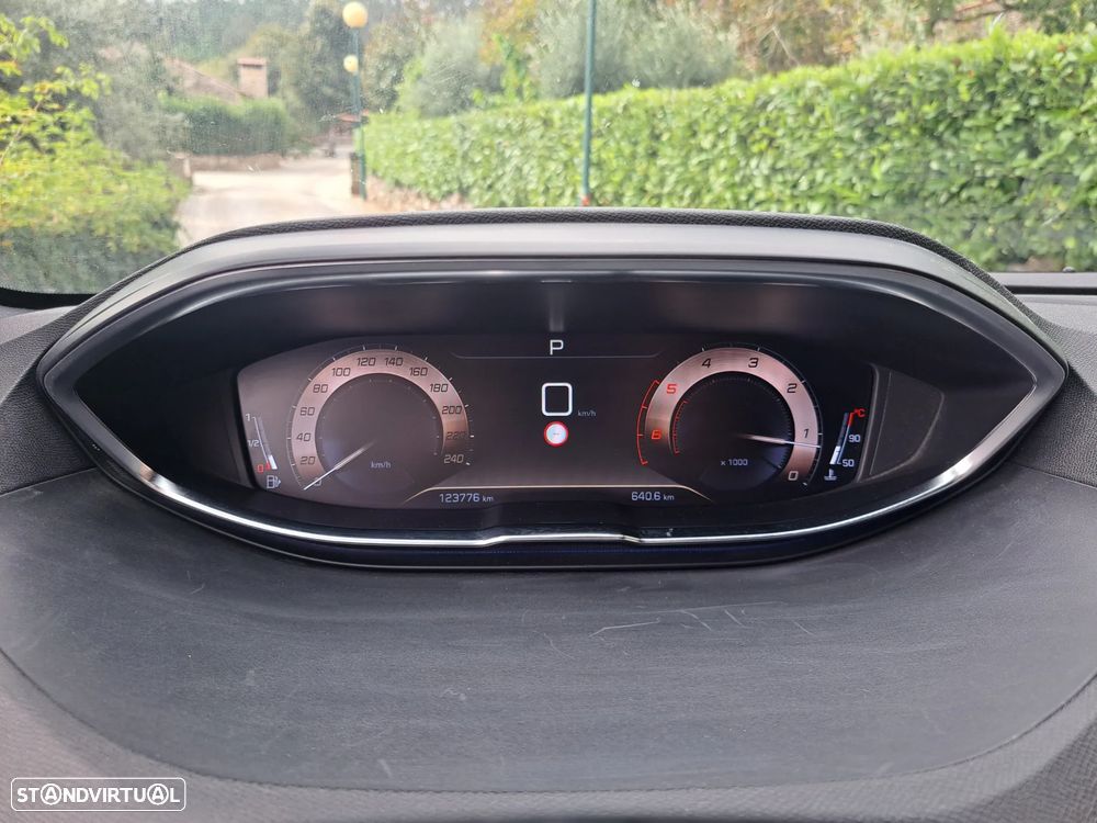 Peugeot 3008 1.5 BlueHDi GT Line EAT8 - 24