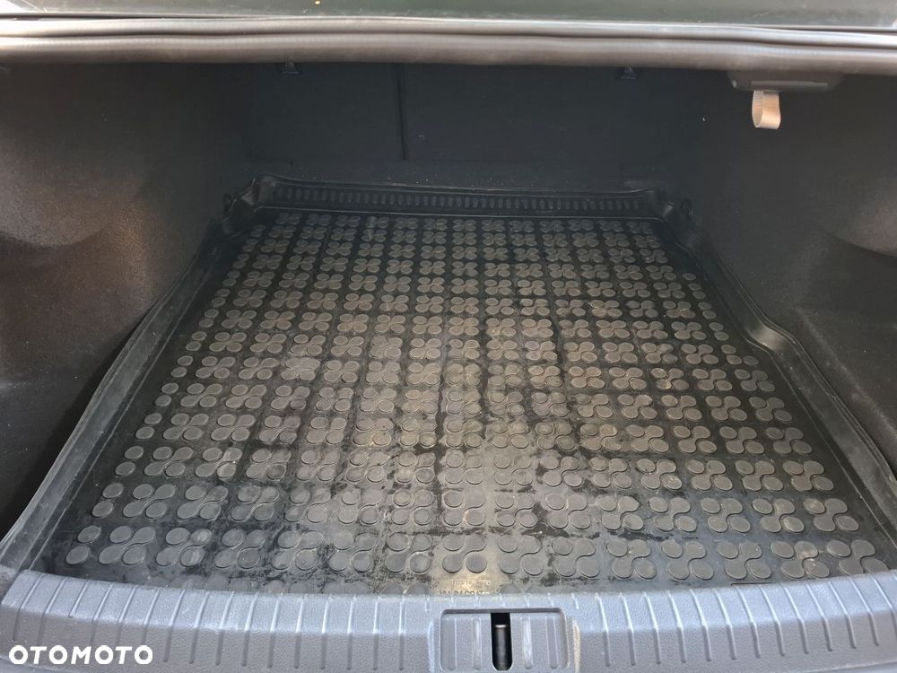 Volkswagen Passat - 23