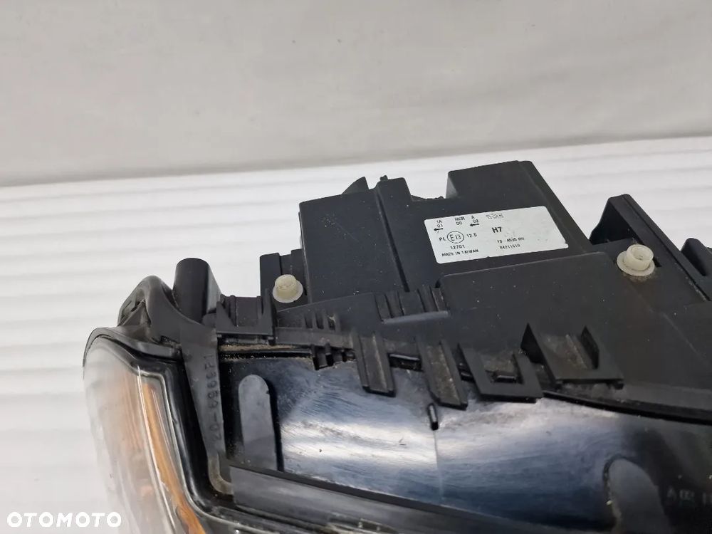 BMW X3 E83 PRAWA LAMPA + ŚLIZG POD LAMPĘ , NR AUKCJI LL580 - 6