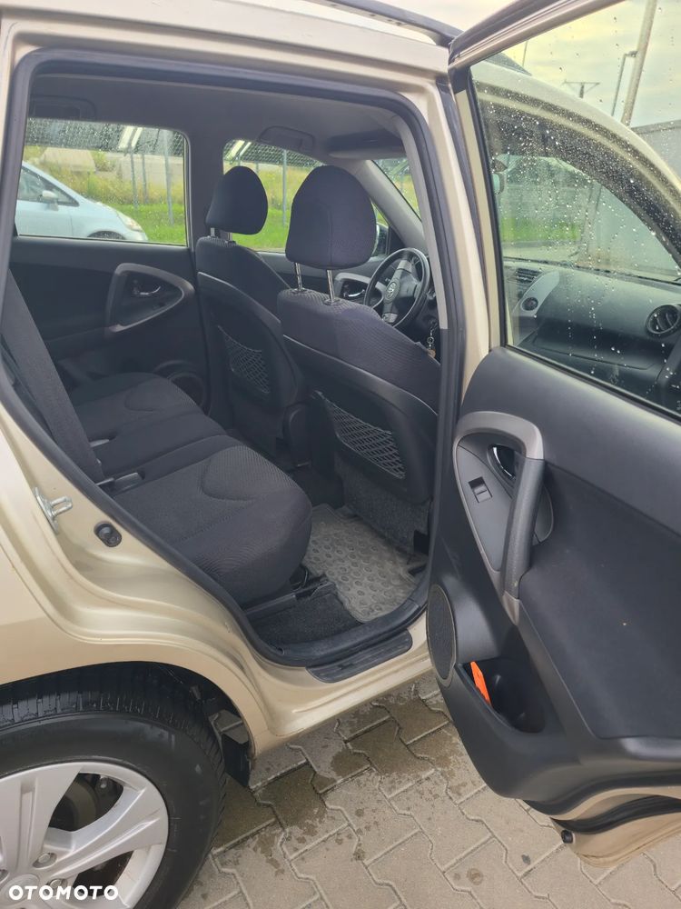 Toyota RAV4 2.0 VVT-i Prestige - 2