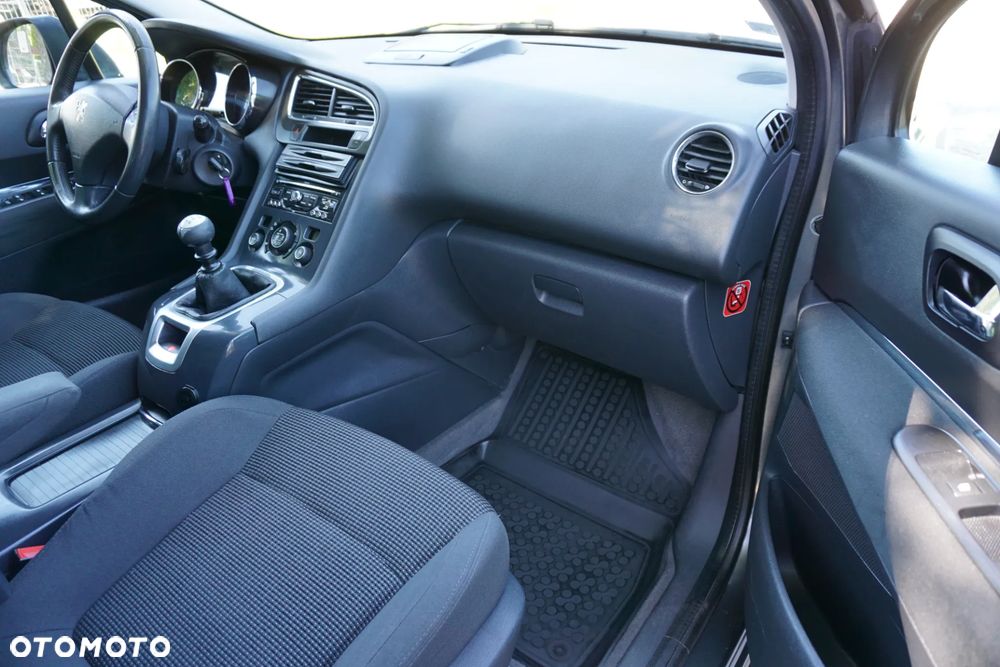 Peugeot 5008 - 14