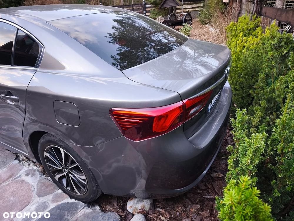 Toyota Avensis 1.8 Active - 5